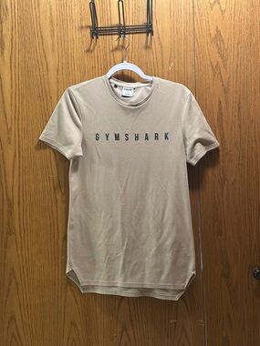 Gymshark Men’s Short Sleeve Tee Jersey like in Light Beige with Black Logo